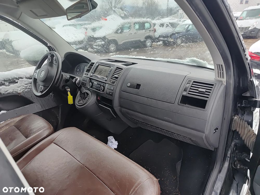 Volkswagen Caravelle - 16