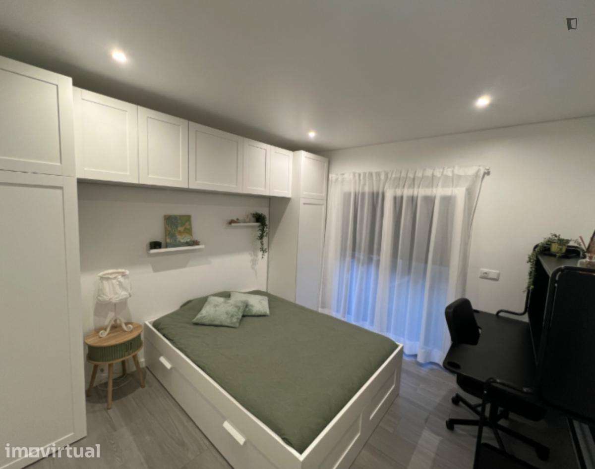 Quarto - localizado em Setubal - Grande imagem: 5/11