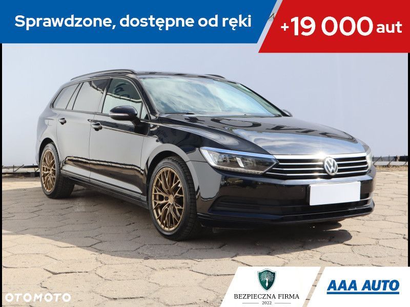 Volkswagen Passat - 1