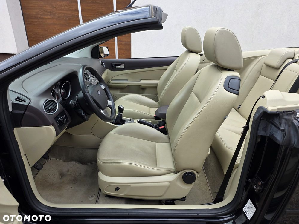 Ford Focus 2.0 16V Titanium - 8