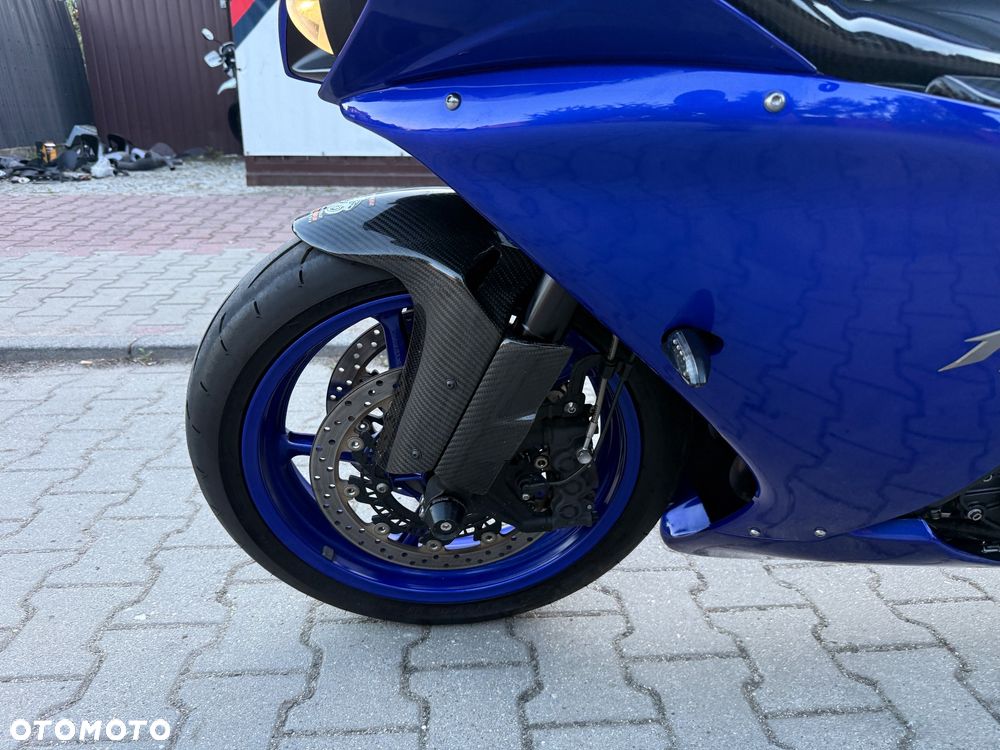 Yamaha R1 - 26
