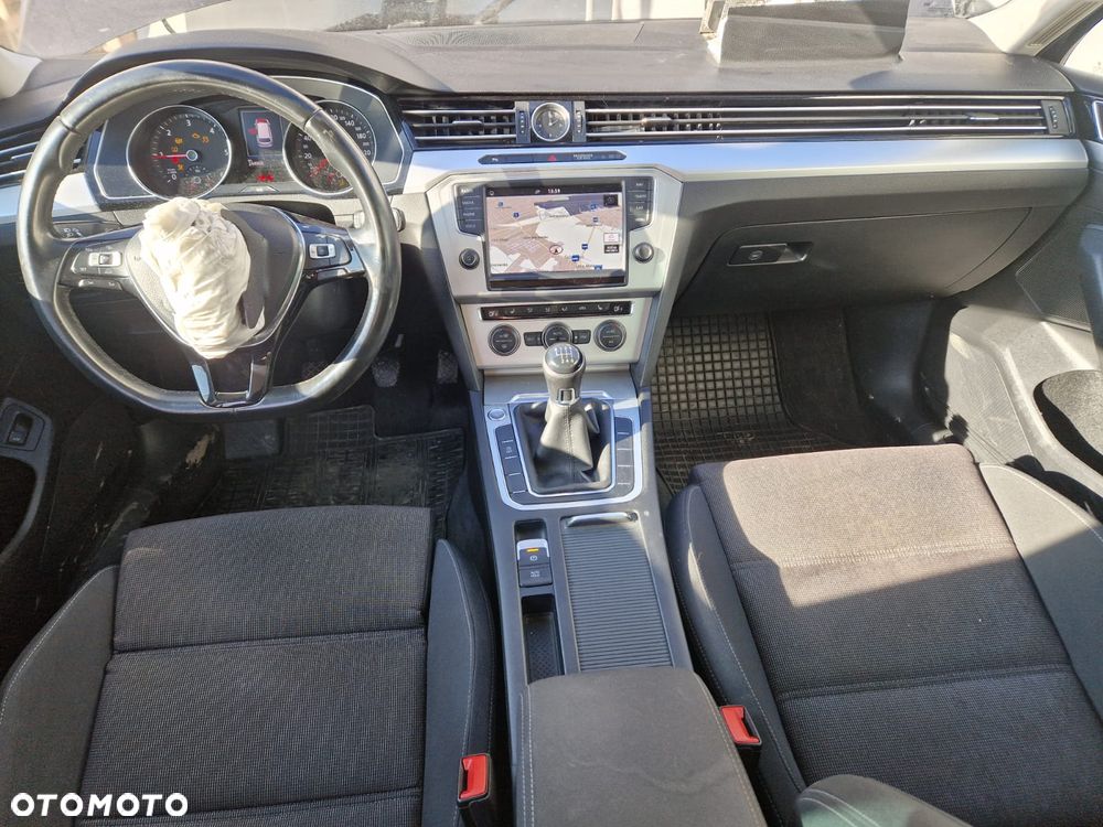 Volkswagen Passat Variant 2.0 TDI SCR Comfortline - 16