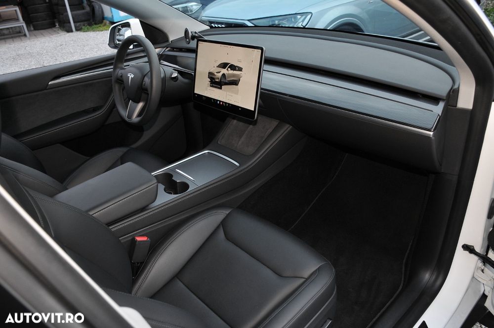 Tesla Model Y Long Range Dual Motor AWD - 9