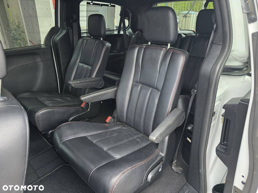 Dodge Grand Caravan - 26