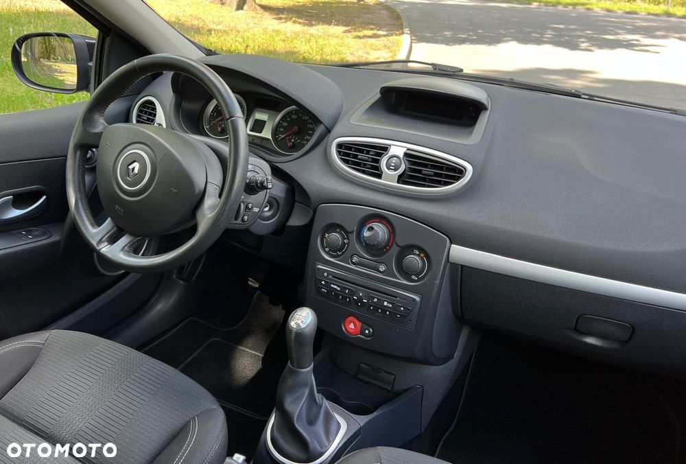 Renault Clio 1.2 16V 75 Expression - 13
