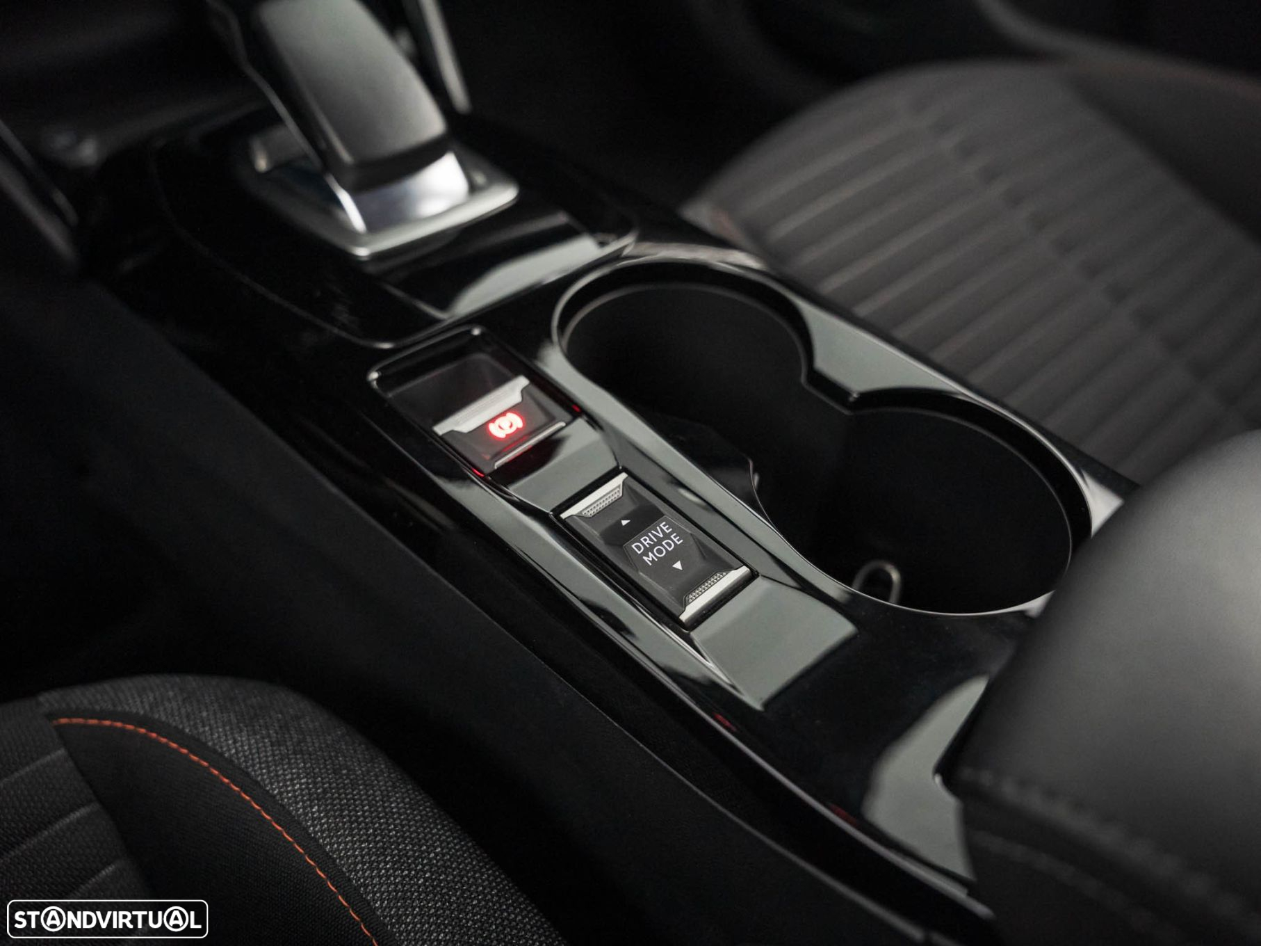 Peugeot e-2008 50 kWh Active - 27