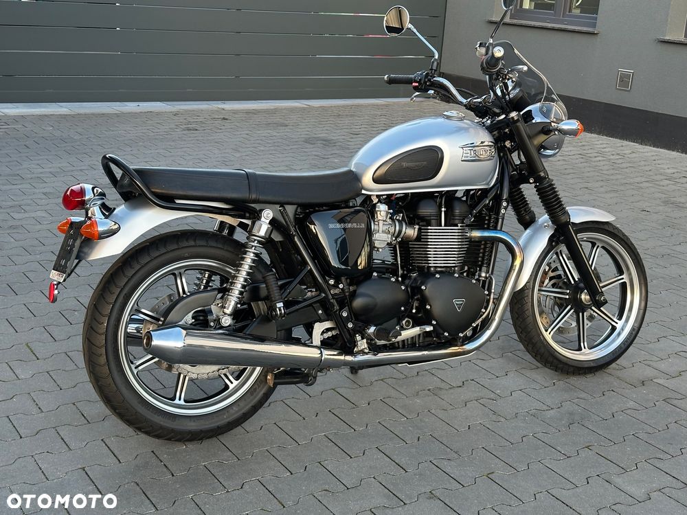 Triumph Bonneville - 4