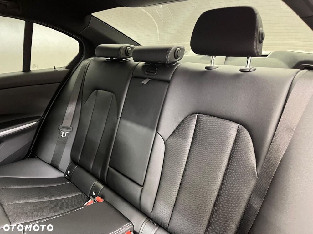 BMW Seria 3 320d xDrive M Sport sport - 31