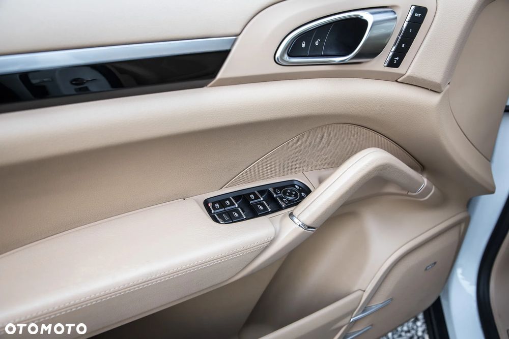 Porsche Cayenne - 35