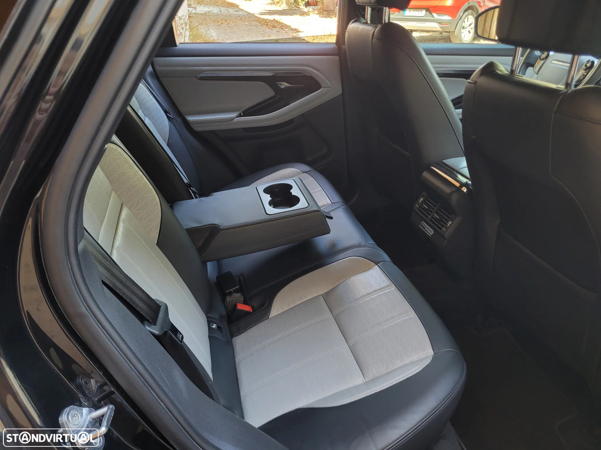 Land Rover Range Rover Evoque 2.0 D150 AWD R-Dynamic S Auto - 35