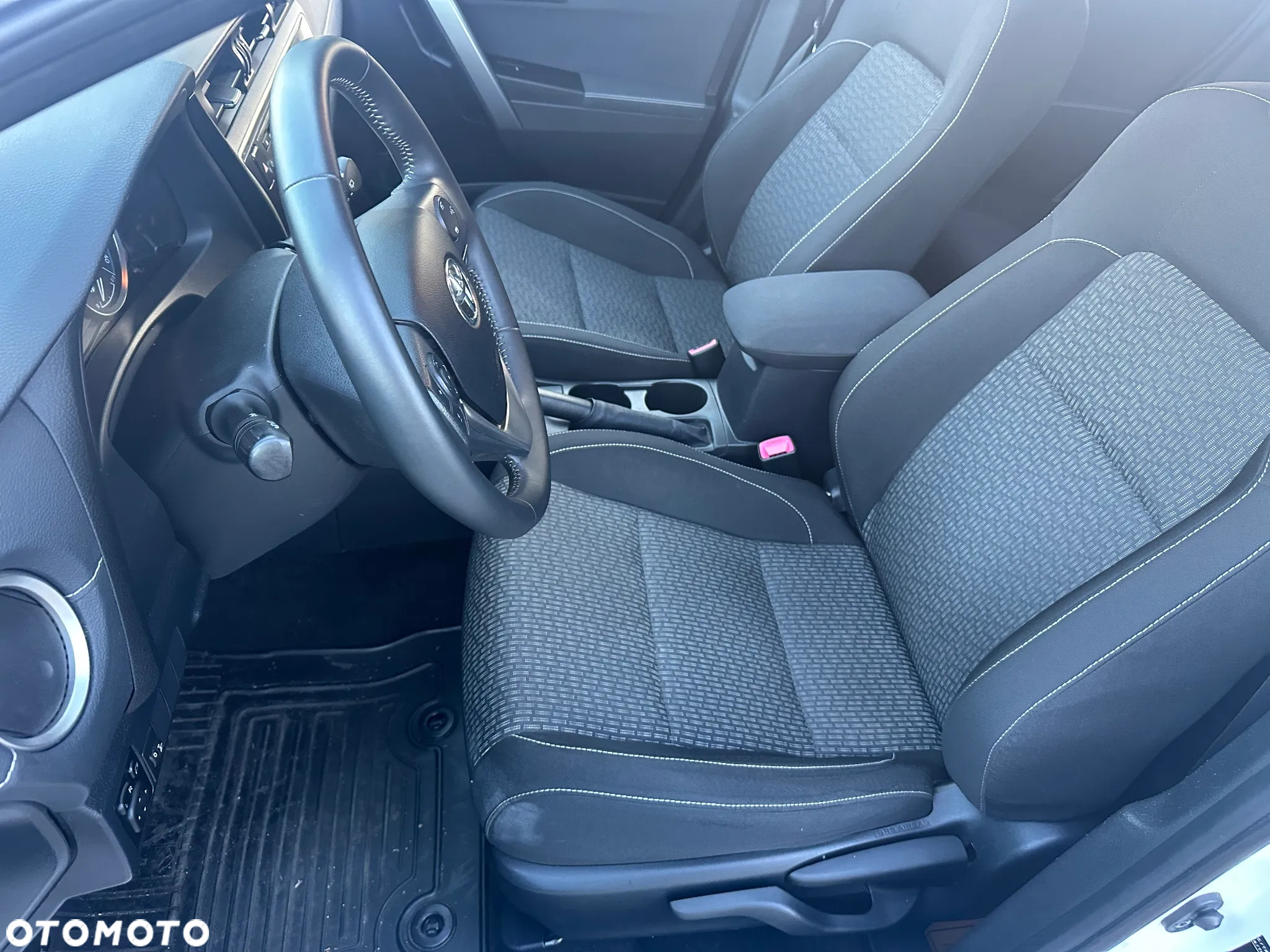 Toyota Auris 1.8 HSD Prestige NAVI - 27