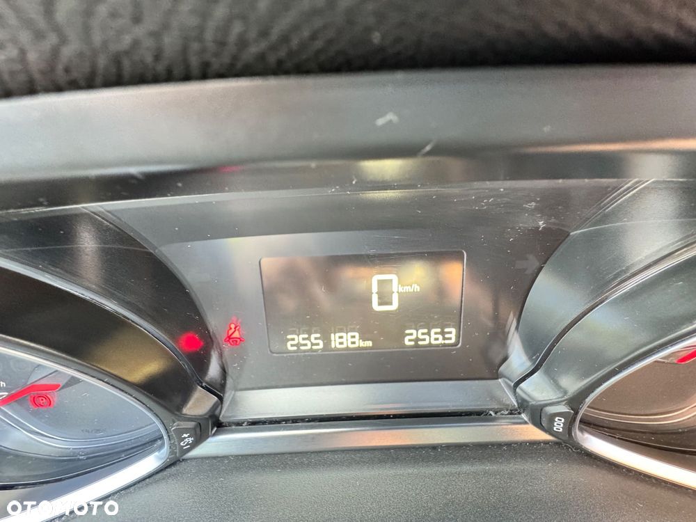 Peugeot 308 1.6 BlueHDi Allure S&S - 11