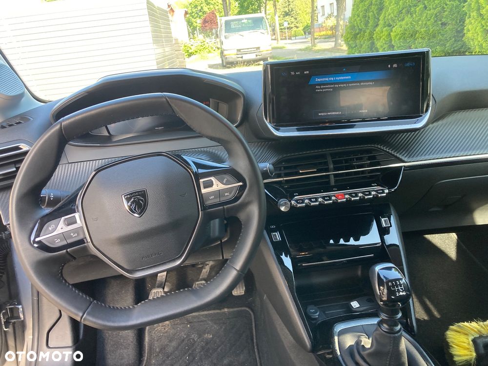 Peugeot 208 - 10