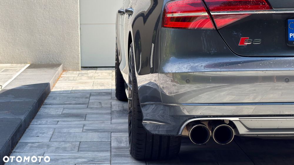 Audi S8 - 8