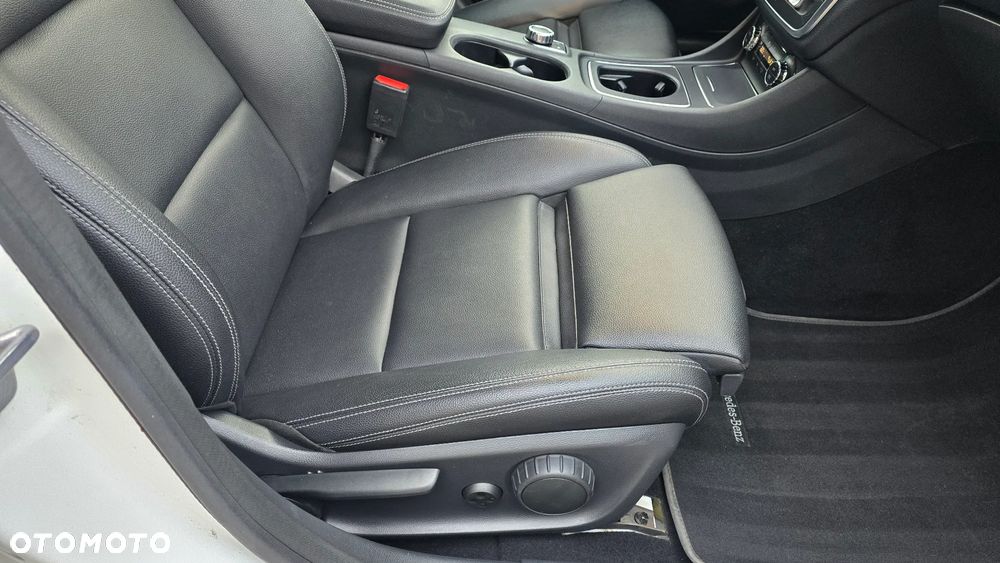 Mercedes-Benz CLA 250 4Matic 7G-DCT AMG Line - 27