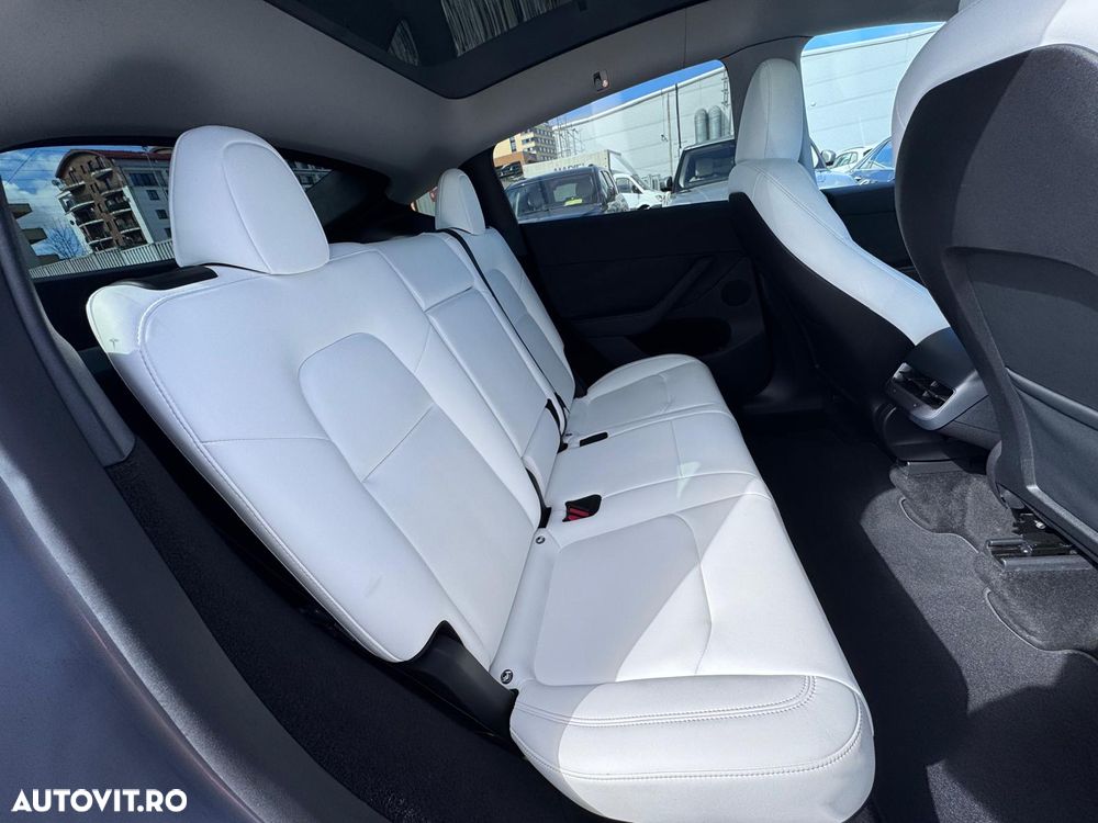 Tesla Model Y AWD Performance - 20