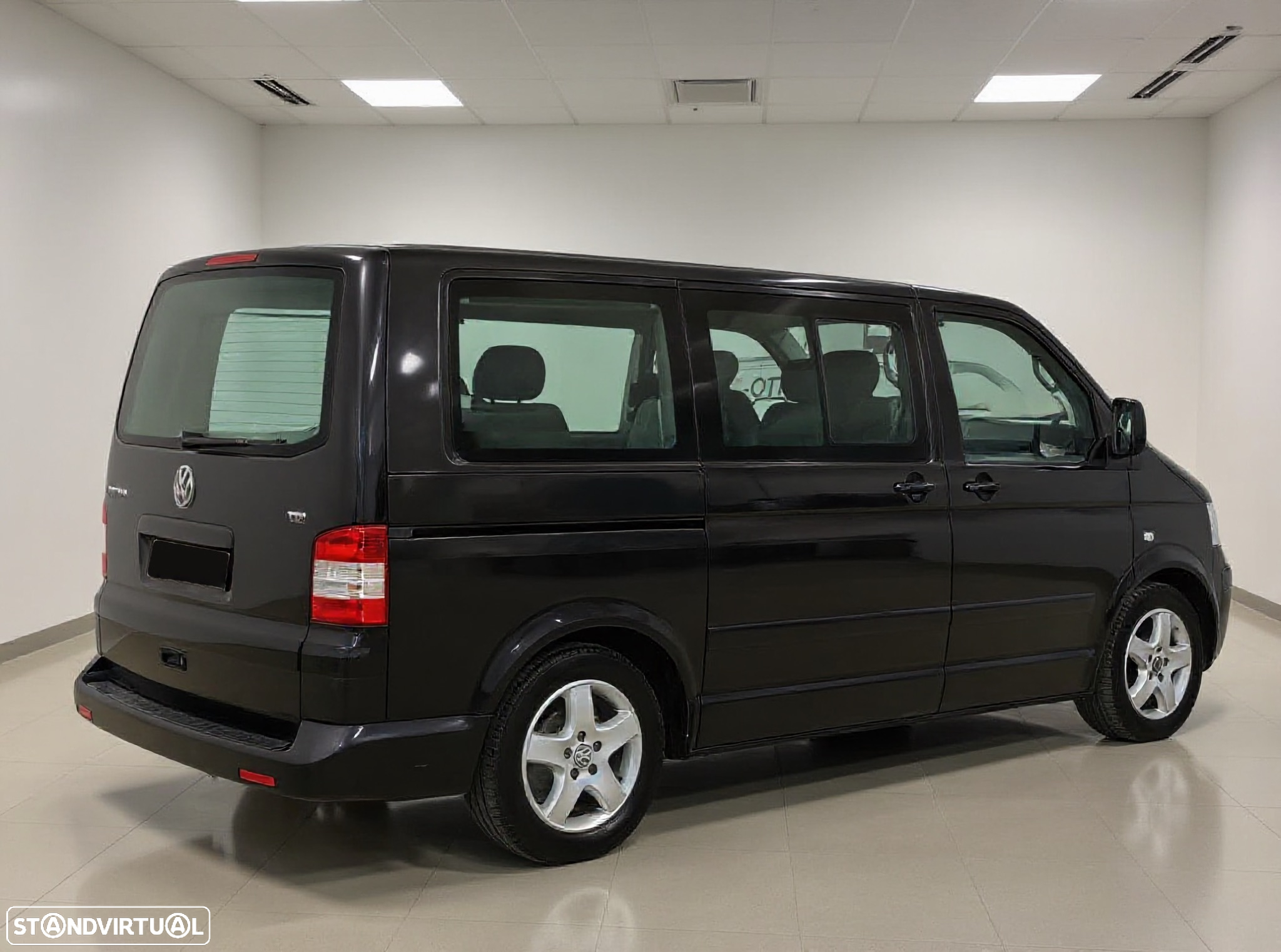 VW Multivan 2.5 TDi Highline - 4