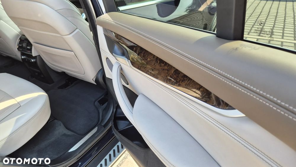 BMW X5 3.5i xDrive - 11