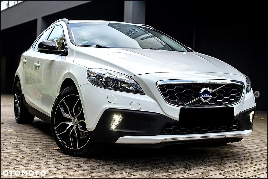Volvo V40 Cross Country - 1