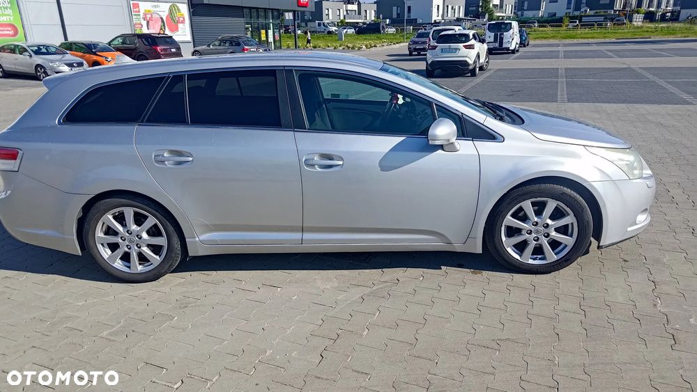 Toyota Avensis 1.8 Sol NAVI - 9