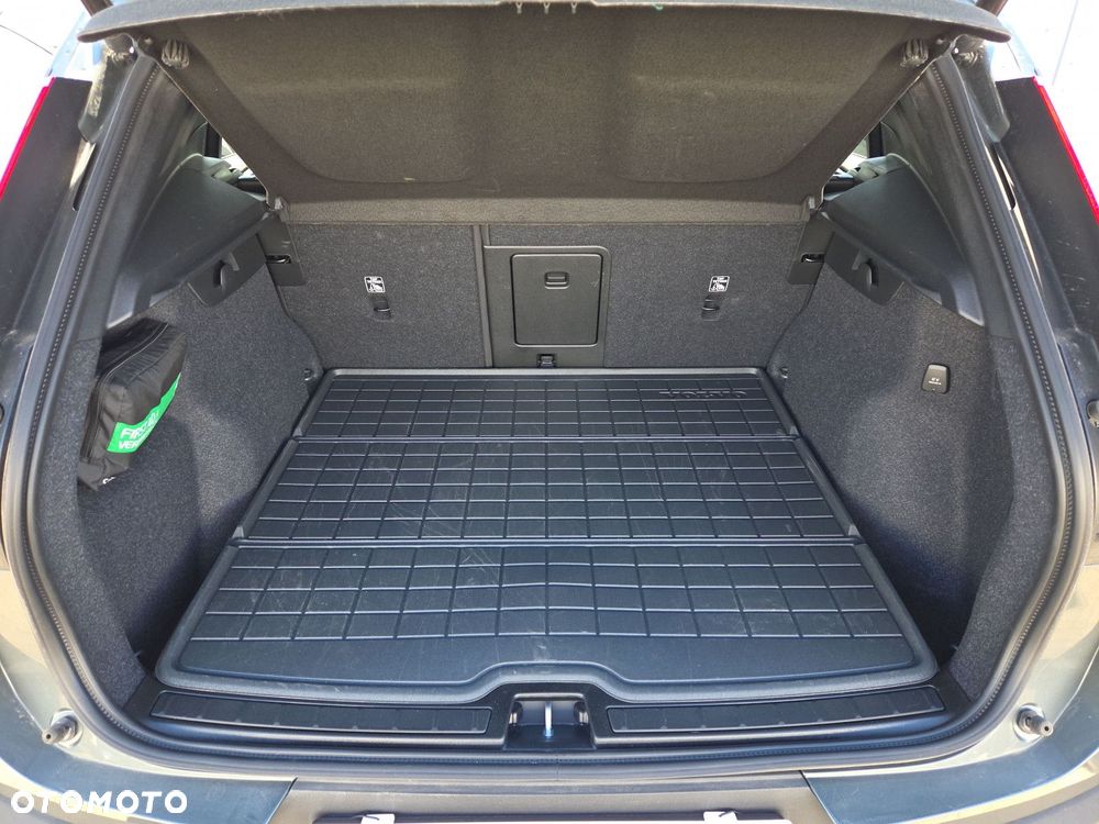 Volvo XC 40 B4 Plus Dark - 29