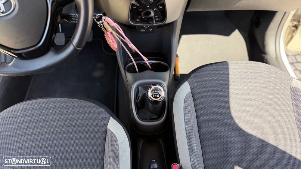 Toyota Aygo 1.0 X-Play - 24