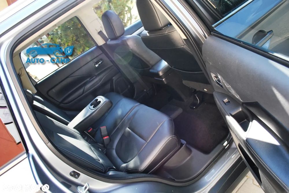 Mitsubishi Outlander Instyle NAVI + - 18