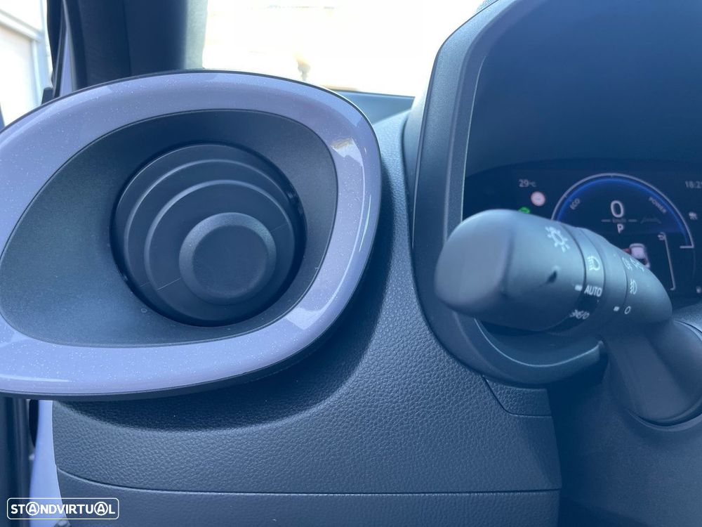 Toyota Aygo X 1.5 Hybrid Envy - 24