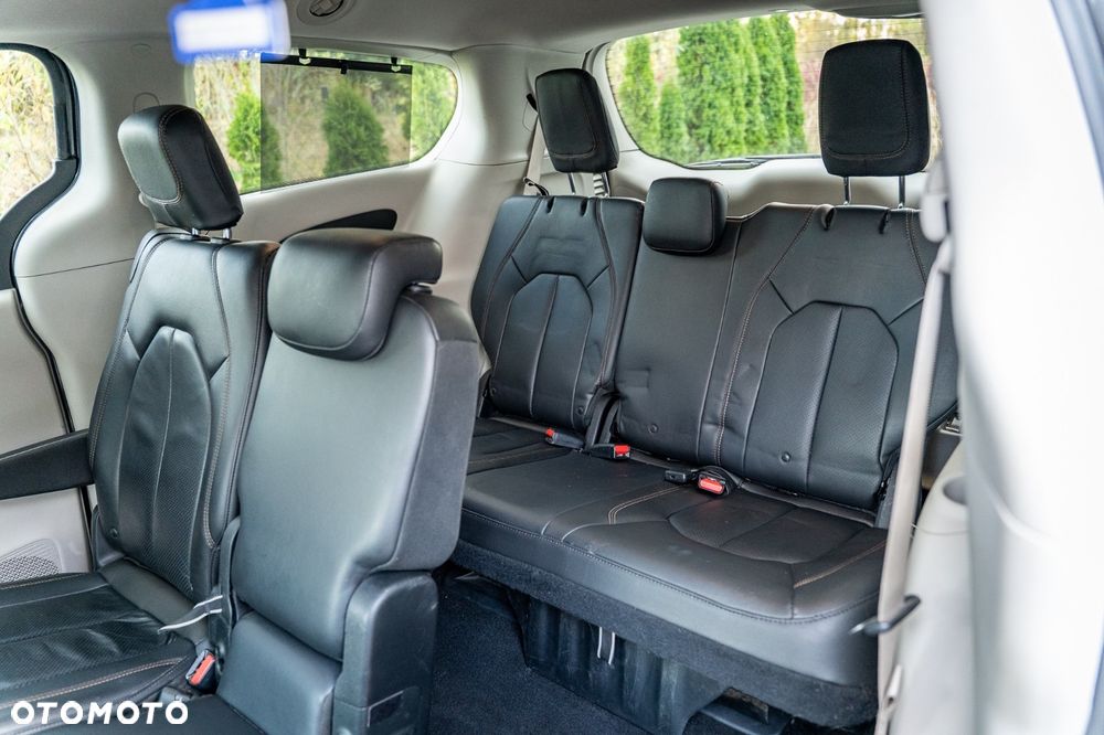 Chrysler Pacifica - 6