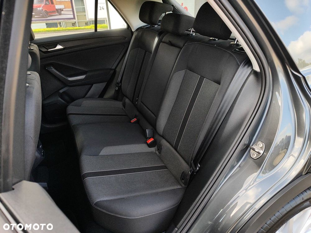 Volkswagen T-Roc - 13