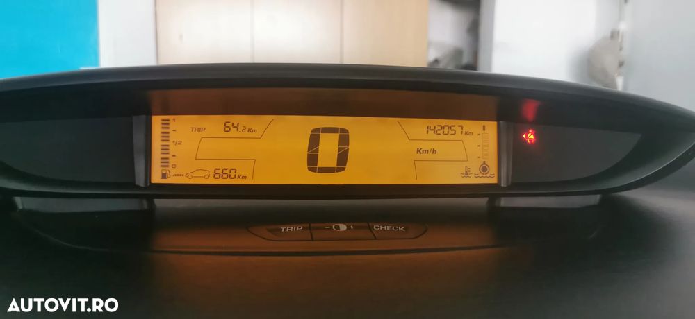 Citroën C4 1.4i 16V SX - 5