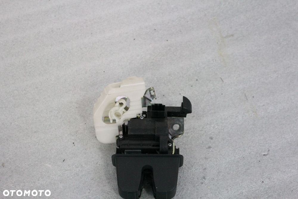 ZAMEK TYLNEJ KLAPY VW PASSAT B8 AUDI A5 8W 3G0827503 2017 - 3