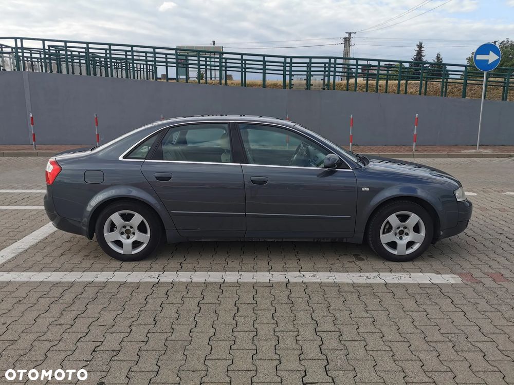 Audi A4 Limousine - 4