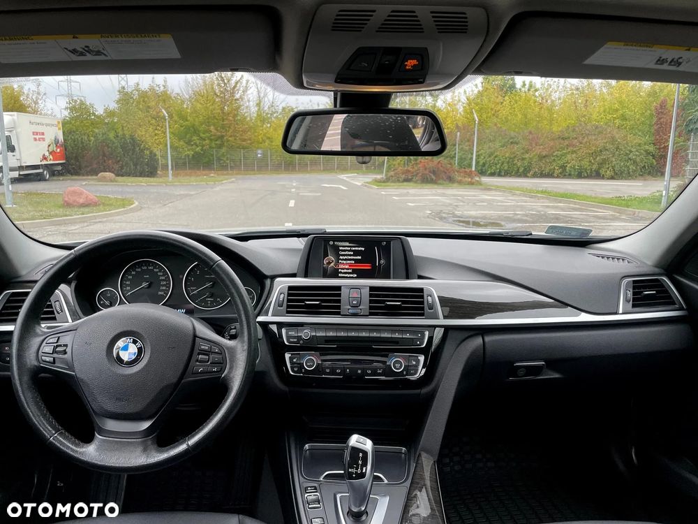 BMW Seria 3 320i Luxury Line - 9