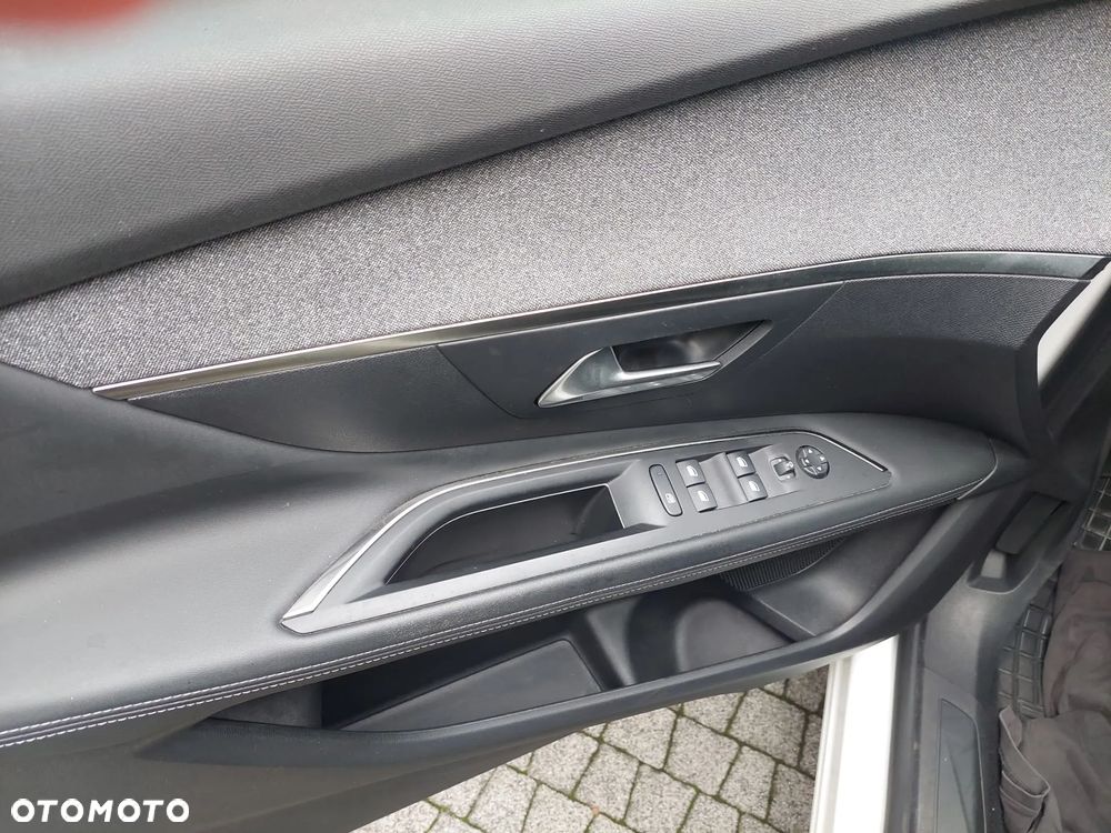 Peugeot 3008 1.5 BlueHDi Allure S&S - 12