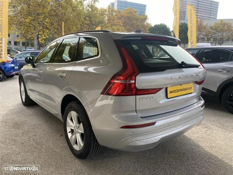 Volvo XC 60 2.0 B4 Momentum Plus - 3