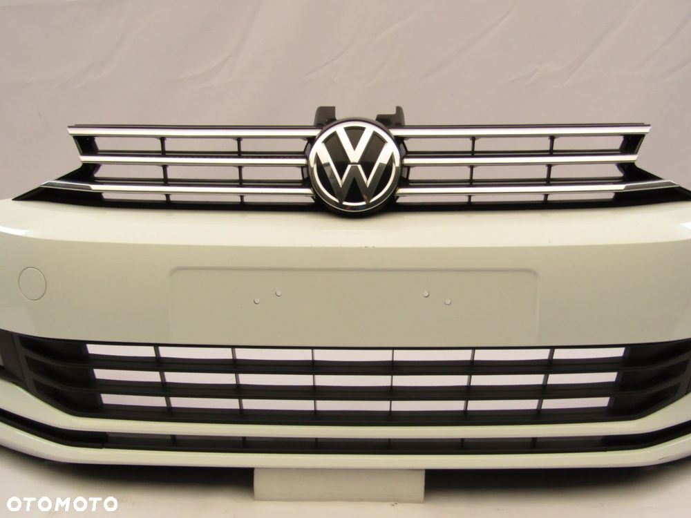 Zderzak przedni VW Touran 15 - 24 Sprysk. Lakier LC9A - 8