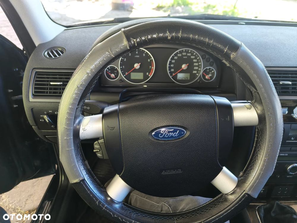 Ford Mondeo 1.8 Ghia - 19