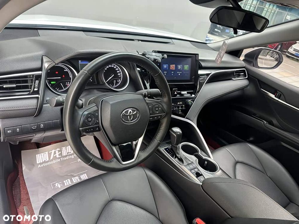 Toyota Camry Luxury - 13