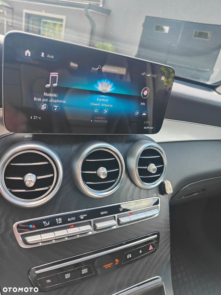 Mercedes-Benz GLC 300 4Matic 9G-TRONIC AMG Line - 19