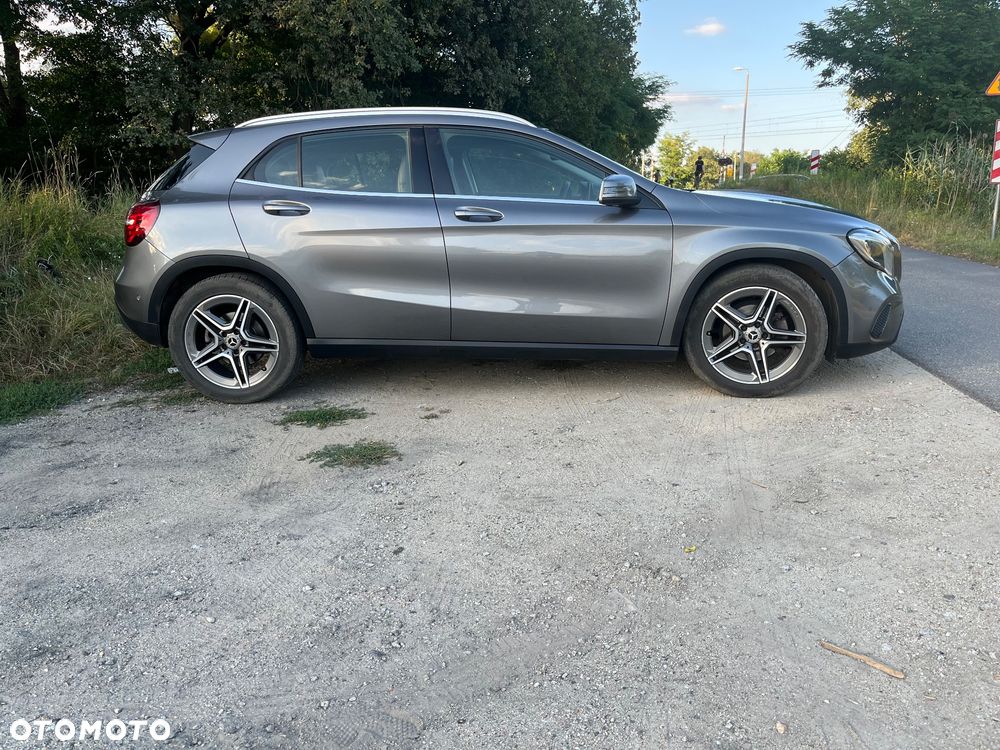 Mercedes-Benz GLA - 13