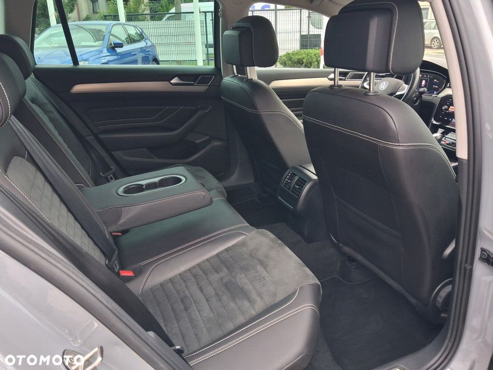 Volkswagen Passat - 11