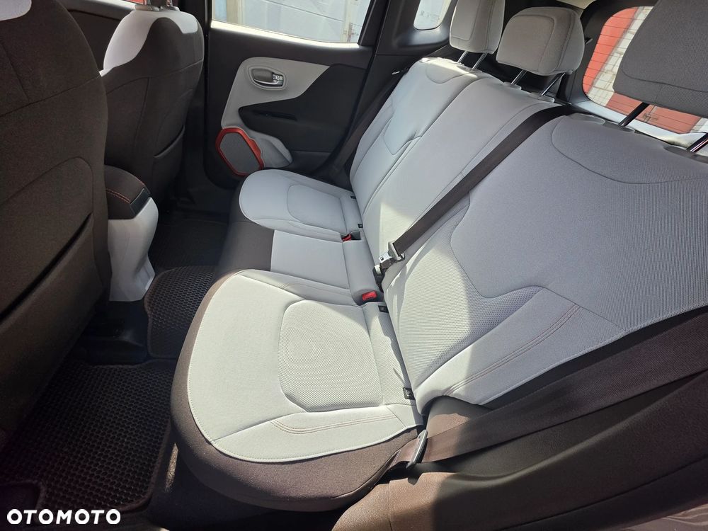 Jeep Renegade - 36