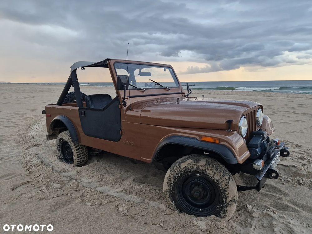 Jeep CJ - 10