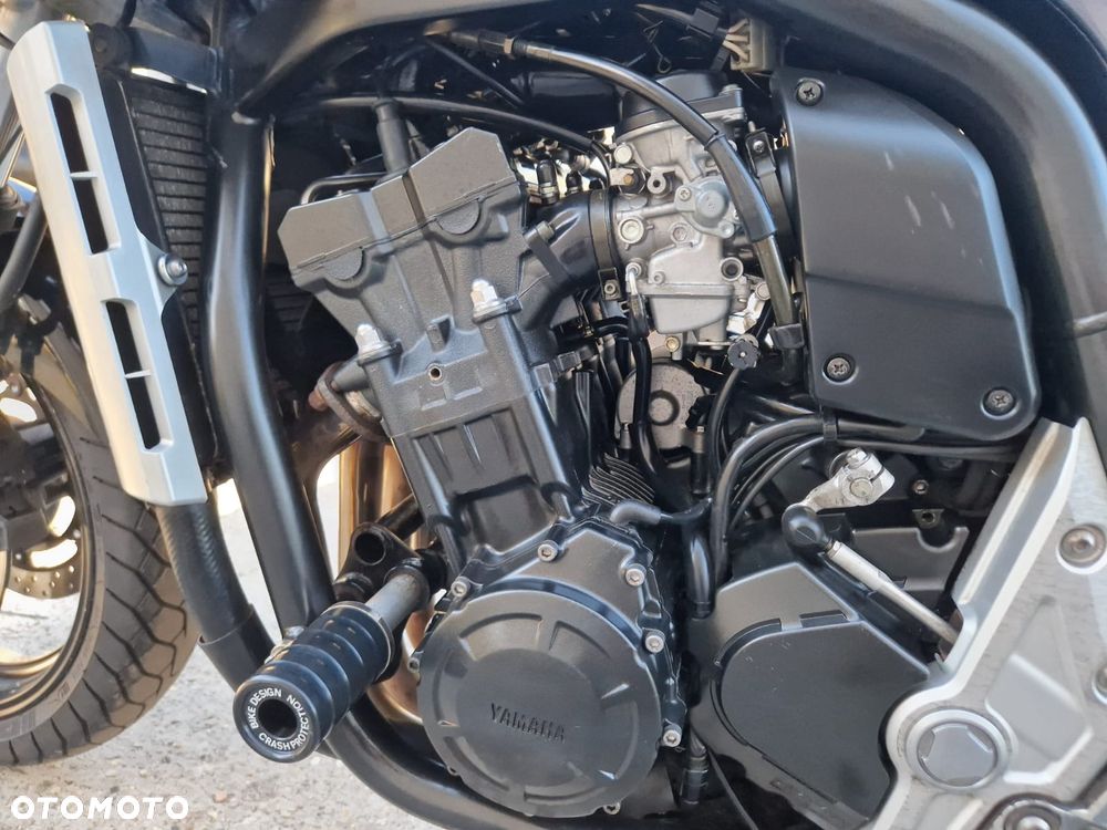 Yamaha FZS - 19