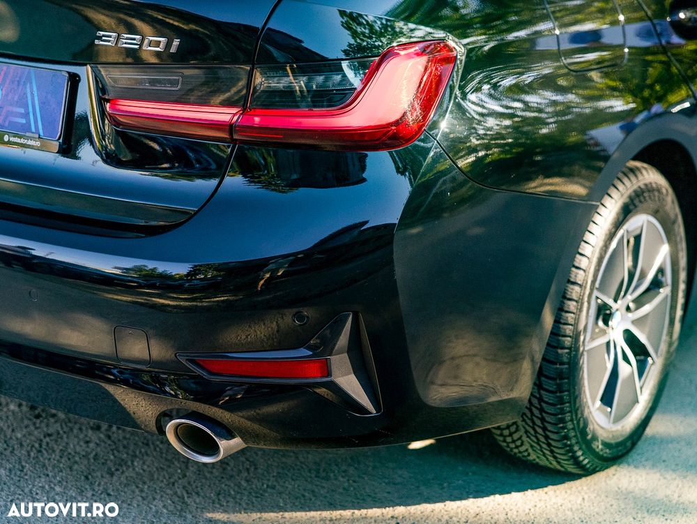 BMW Seria 3 320i AT - 29