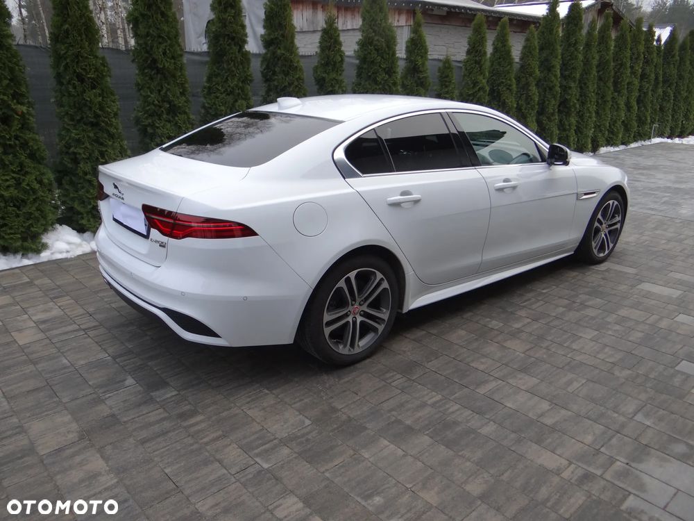 Jaguar XE D200 R-Dynamic S - 4