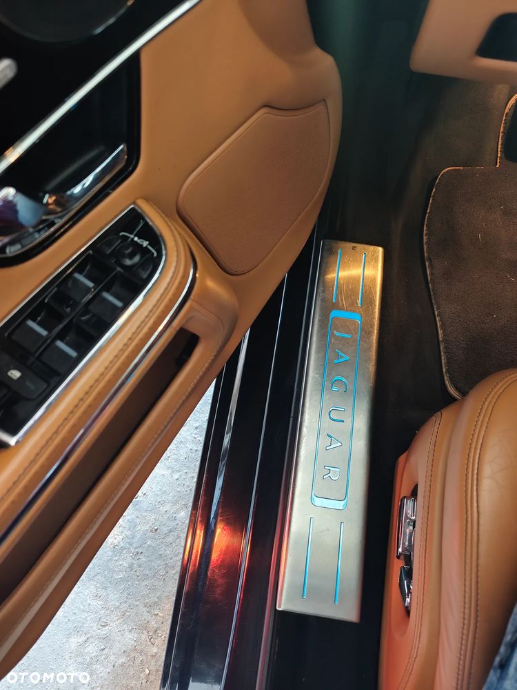 Jaguar XJ 3.0 D V6 LWB Portfolio - 31