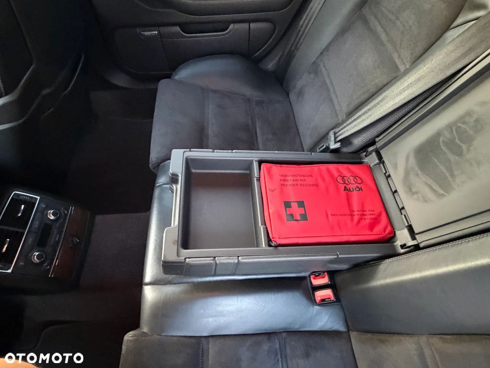 Audi S8 - 24