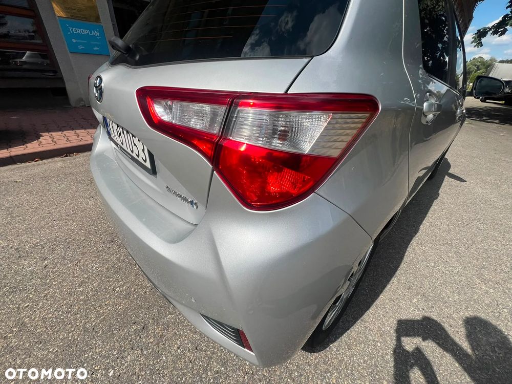 Toyota Yaris Hybrid 100 Premium - 7